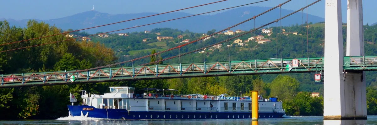 Le paquebot de croisière "Provence"