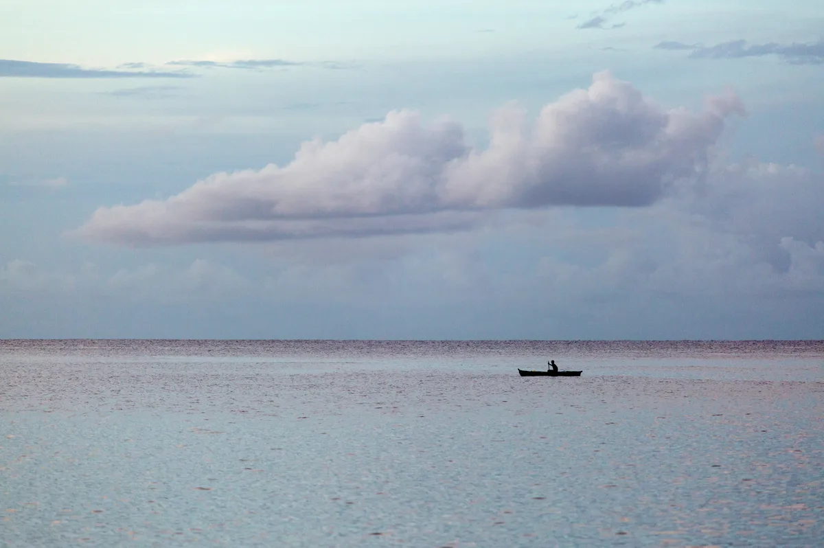 Pêcheur au crépuscule, Sao Tomé — Antoine Boureau