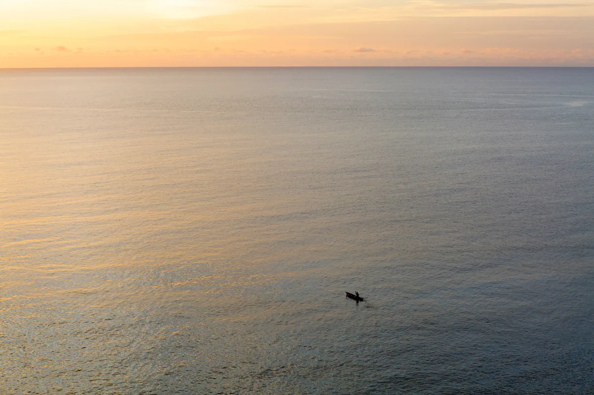 Pêcheur et horizon, Sao Tomé — Antoine Boureau